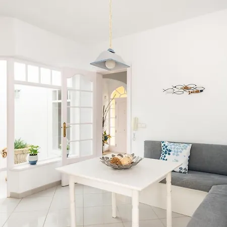 Moll Moll Cala Blanca