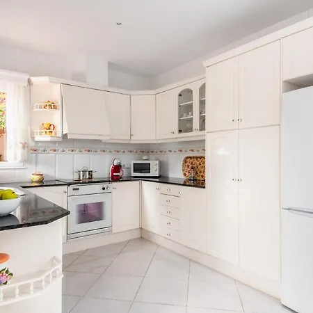 Moll Moll Villa Cala Blanca